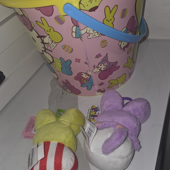 Hello Kitty Easter Bucket with Keroppi And Kuromi Bag Charms - Picture 3 of 3
